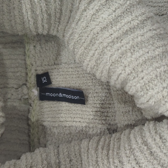 Loose Turtleneck Sweater - Sage Green - Size X Small - Moon & Madison - Picture 2 of 6